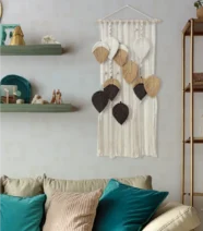 أوراق شجر مكرمية