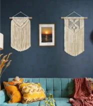 مكرمية معلقة علي الحائط