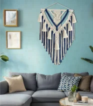 مكرمية معلقة علي الحائط