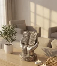 The palm of a Quran-01-IBTA1410GAAT000004